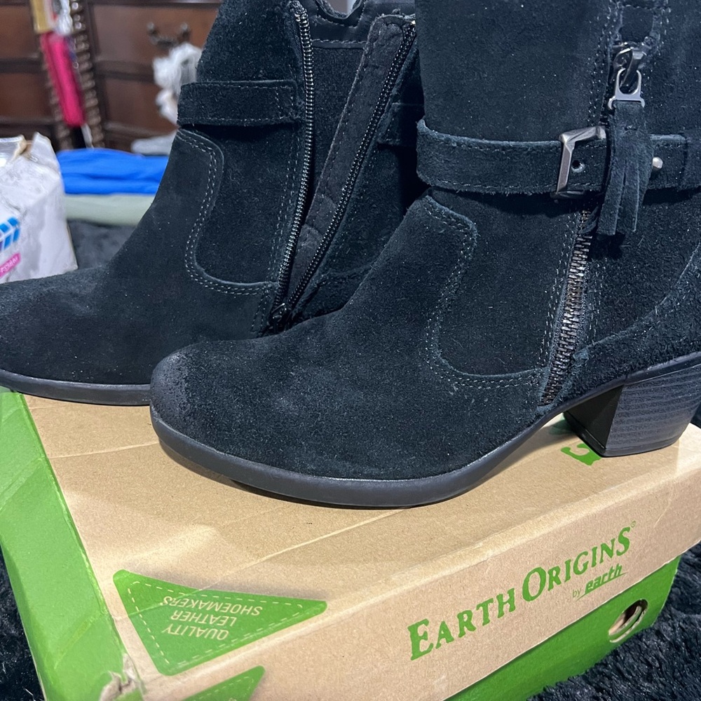 Earth Origins Black Heeled Boots with Side Zipper